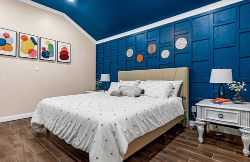 George Bush Park/Eldridge Casa | Boho Vibrant 80s Livings 4 BR's House Mural Garden in Houston Energy Corridor