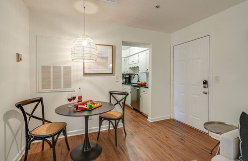 West End Casa | Boho West - 3 Mins to Broadway - 31+ Day Stays