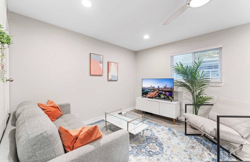 Highland Apartamento | Boho West Downtown 1BR suite w/ washer&dryer