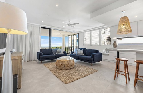 Birtinya Apartamento | Bokarina Beach 3 Bedroom Luxury Apartment