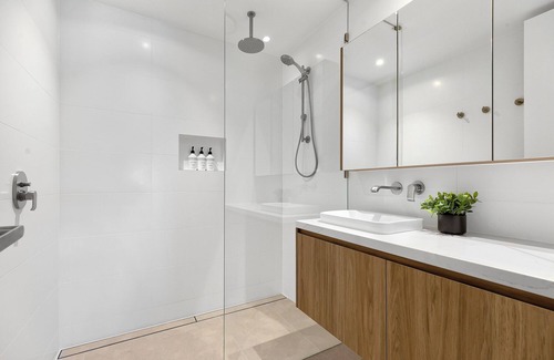Birtinya Apartamento | Bokarina Beach 3 Bedroom Luxury Apartment