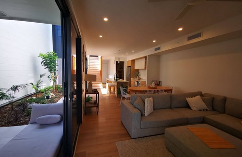 Birtinya Casa | Bokarina Beach House - Brand new home!