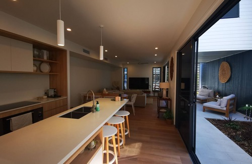 Birtinya Casa | Bokarina Beach House - Brand new home!