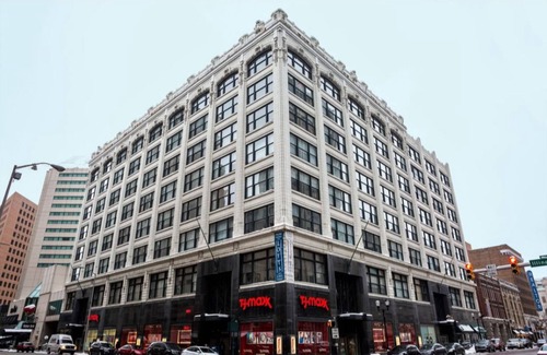 Mile Square Apartamento | BOLD 2BR/2BA In The Block Apartment by CozySuites