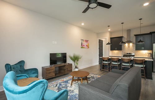 Radnor Casa | Bold + BRIGHT!|3bd 2.5ba|10 Minutes to All of Music City!