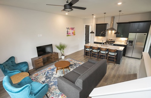 Radnor Casa | Bold + BRIGHT!|3bd 2.5ba|10 Minutes to All of Music City!