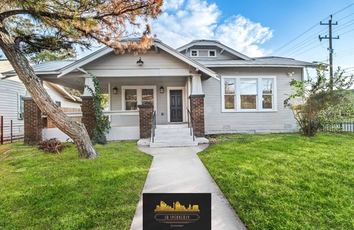 Eastside Promise Neighborhood Cabaña | Bold Bright 4br/3.5full Baths Near Riverwalk Dtown