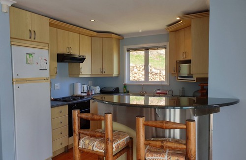 Mountainside Casa | 'Bolusii' 6 En-suite Bedroom Beach House with Indoor Pool & Sea View
