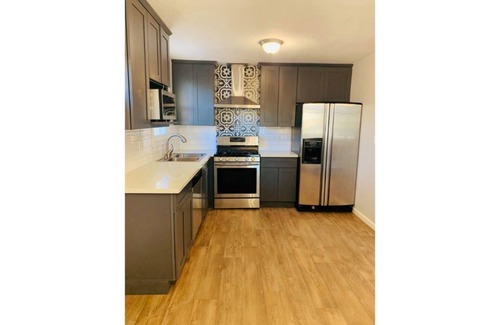 Oakland Casa | Bon Voyage Home. Great For Getting Around Town!