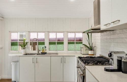 Toowoomba Casa | Bondi Cottage on Queens Park!