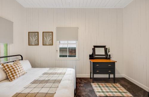 Toowoomba Casa | Bondi Cottage on Queens Park!