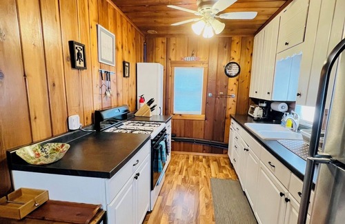 Luck Cabina | Bone Lake Cabin Retreat