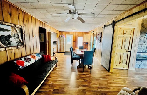 Luck Cabina | Bone Lake Cabin Retreat