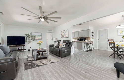 Porterville Casa | Bonita Blue - Spa & Zen Pond
