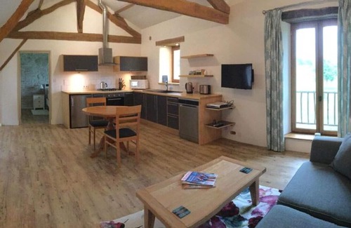 Oradour-sur-Vayres Condominio | Bonne Nuit - Granero bellamente convertido en pintoresca Francia