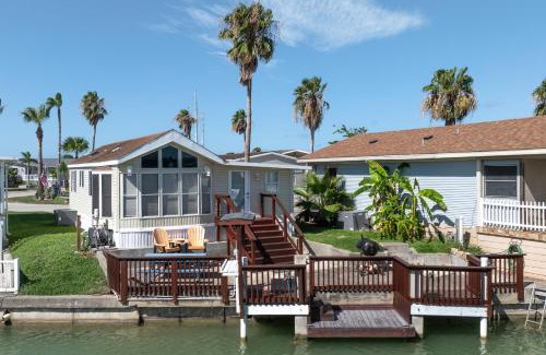 Port Isabel Complejo | Bonnet Sea Cottage on the water- LIV Resort