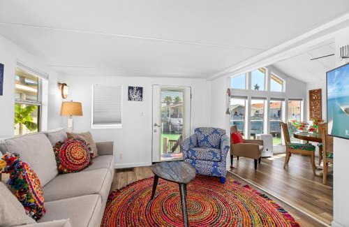 Port Isabel Complejo | Bonnet Sea Cottage on the water- LIV Resort