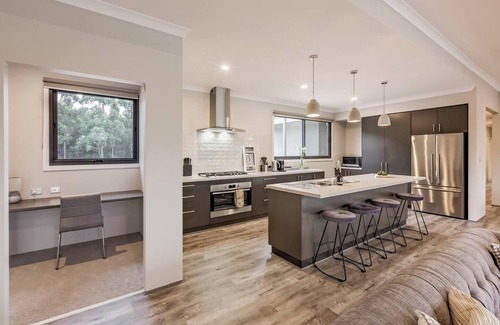 Wilyabrup Casa | Bonnie and Piper Lakeside and Wine Country Living