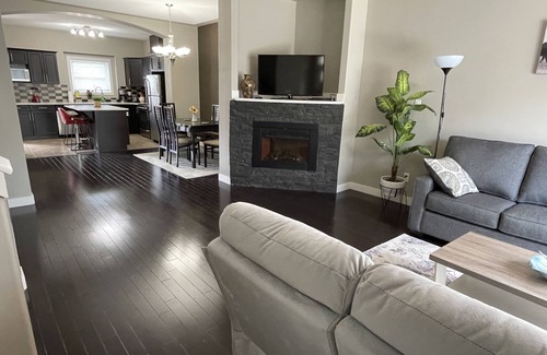 Edmonton Casa | Bonnie Doon Mill Creek, approximately 10 minutes to downtown and U of A