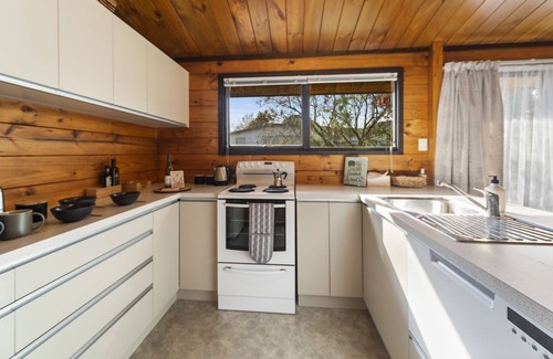 Turangi Casa | BONNIE DOONE - T?RANGI HOLIDAY HOME, pet friendly in Turangi