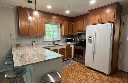 Jacksonville Casa | Bonnie On Clyde, Whole house in beautiful neighborhood with private garden patio