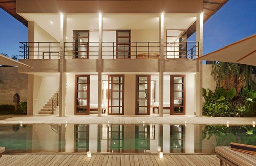 Bukit Villa | Reserve 3 habitaciones, hospédese en una gran villa de lujo con 4 habitaciones, piscina, servicio diario de personal