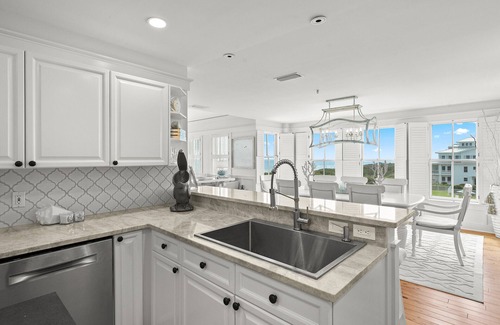 Gulf District Condominio | Book a Summer Getaway! Beachside #22 - Gulf Front in Watercolor! 2 Large Gulf-front Balconies!