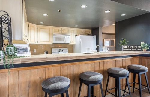 Mammoth Lakes Casa | Book a Summer Getaway Today! Ski-in/Ski-out Townhome with Private Hot Tub and Incredible Views!
