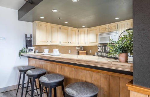 Mammoth Lakes Casa | Book a Summer Getaway Today! Ski-in/Ski-out Townhome with Private Hot Tub and Incredible Views!
