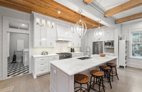 Forest District Casa | Low-Speed Vehicle! Private Pool! 5 Adult Bikes! Firepit!
