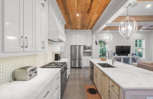 Forest District Casa | Low-Speed Vehicle! Private Pool! 5 Adult Bikes! Firepit!