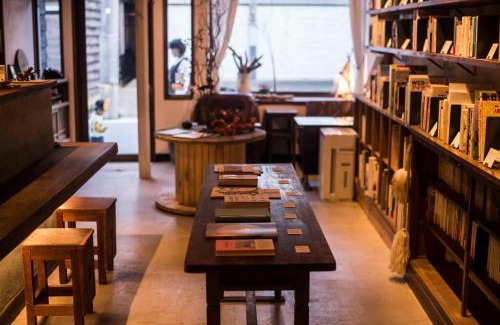 Toyooka Casa | Book & Guesthouse Hitotomaru