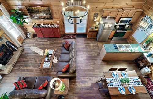 Sevierville Cabina | King/Qn bed cabin |Hot Tub|GSMNP|Dollywood|Arcade