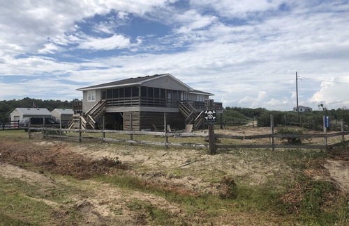 Carova Beach Casa | Book NOW! Dog friendly, partial Ocean View, 4x4 Area, Cozy Beach cottage .