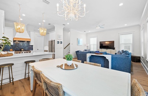 Lakeside at Blue Mountain Beach Casa | Book Now for Fall Getaways! Blue Mountain Seacret - Community Pool! 4 Adult Bikes!