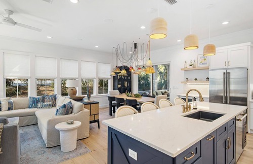 Lakeside at Blue Mountain Beach Casa | Book Now for Fall Stays! Le Tiki - Screened in Porch! Community Pool! Game Room!