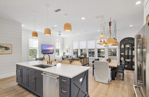 Lakeside at Blue Mountain Beach Casa | Book Now for Fall Stays! Le Tiki - Screened in Porch! Community Pool! Game Room!