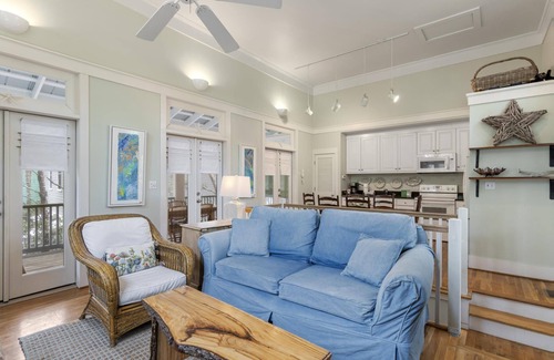 Seaside Casa | Book Now for Fall Getaways! Cozy Seaside Cottage Duplex! 2 Adult Bikes! Walkable to the Beach!