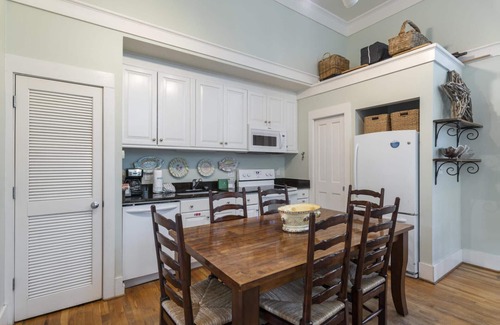 Seaside Casa | Book Now for Fall Getaways! Cozy Seaside Cottage Duplex! 2 Adult Bikes! Walkable to the Beach!