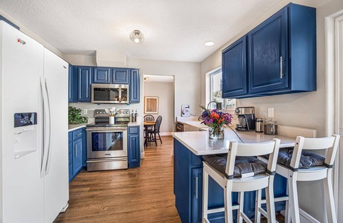 Newberg Casa | Book now for fall 2025 specials! Fire-pit, garage games, wine country relaxing
