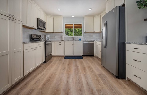 Brightwood Casa | Magnificent Valley and River Views, Pet Friendly, Huge Deck & Gazebo w/ Hot Tub, 15 Miles 2 Gov Camp