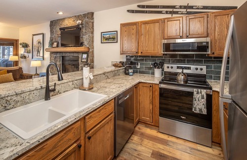 Big Sky Condominio | Book Now for the Summer Season! First Floor Condo on Shuttle Route with Mountain Views!