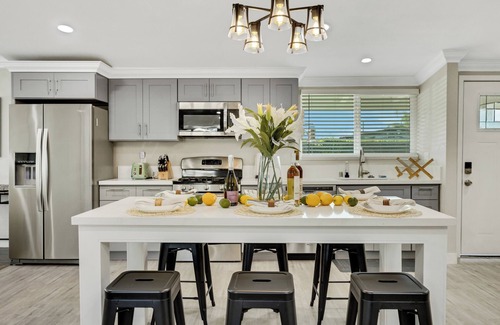 Southwest Anaheim Casa | Escape to magic for an unforgettable vacation. Disneyland and OC destinations.