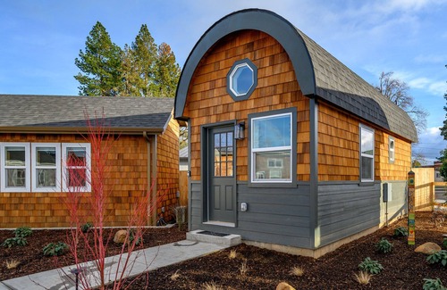 McMinnville Cabaña | Book the Bohemian Bungalow at The Boutique Retreat in downtown McMinnville.
