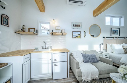 McMinnville Cabaña | Book the Coastal Cottage at The Boutique Retreat in downtown McMinnville.