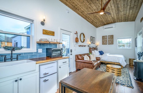 McMinnville Cabaña | Book the Ohana Bungalow at The Boutique Retreat in downtown McMinnville.