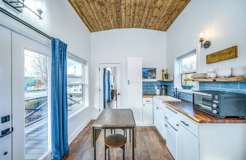 McMinnville Cabaña | Book the Ohana Bungalow at The Boutique Retreat in downtown McMinnville.