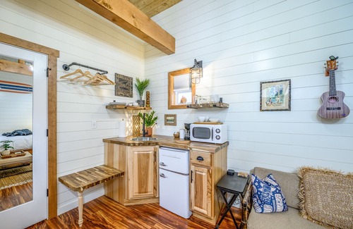 McMinnville Cabaña | Book the Surf Shack at The Boutique Retreat in historic downtown McMinnville.