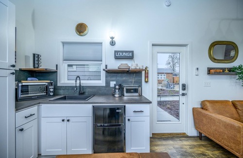 McMinnville Cabaña | Book the Urban Loft at The Boutique Retreat in historic downtown McMinnville.