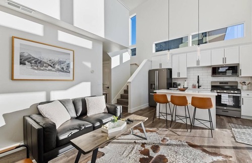 Whitefish Condominio | Book Today for a Summer Getaway! Beautiful Pet Friendly Quarry unit!